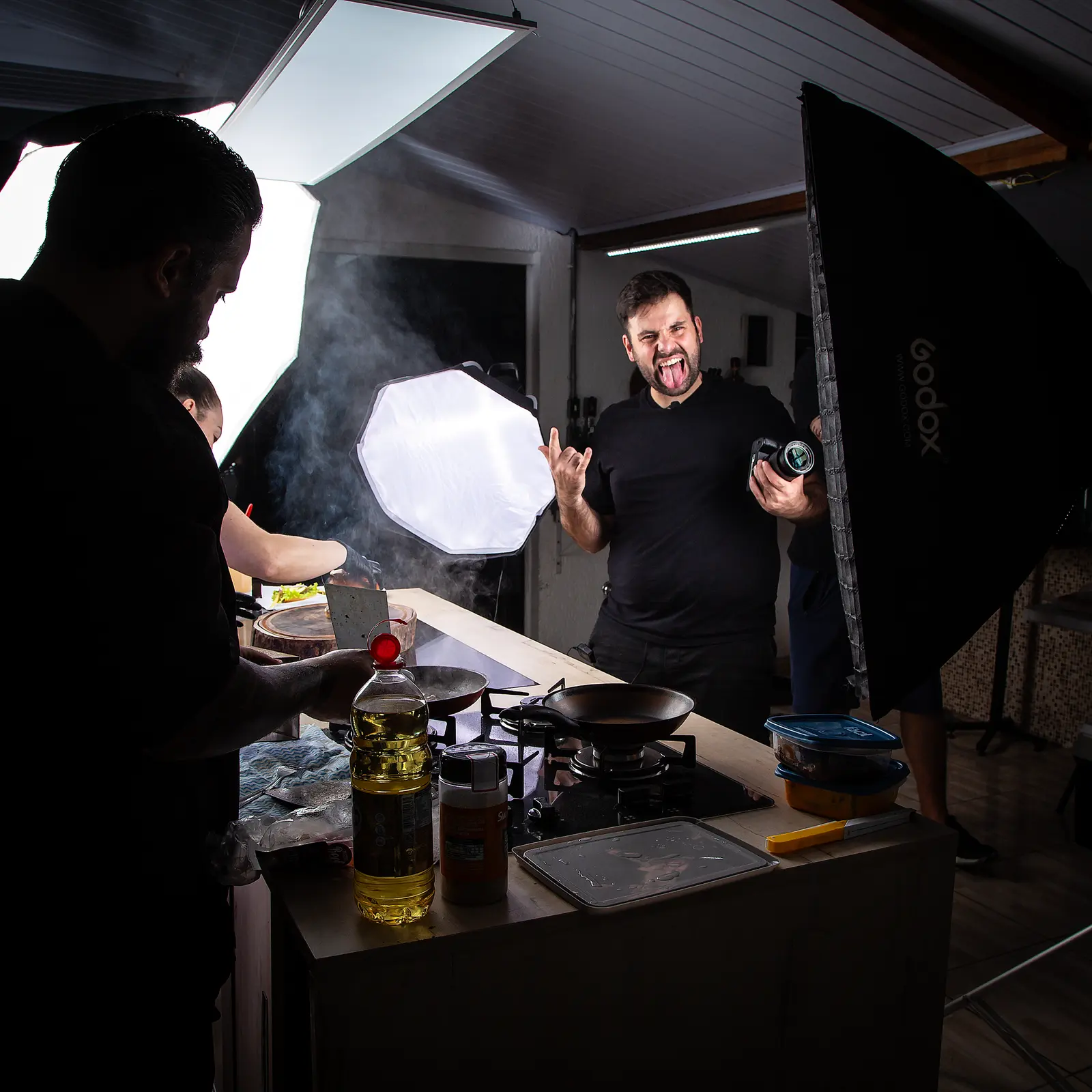 Captação de alimentos com equipe e iluminação de estúdio